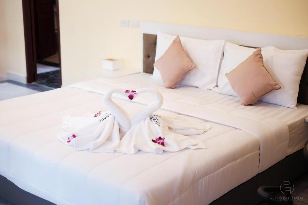 Rest@Ratchada Hotel กรุงเทพมหานคร ภายนอก รูปภาพ